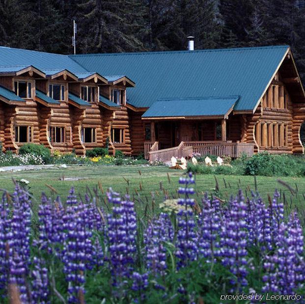 Bear Track Inn Густавус Экстерьер фото