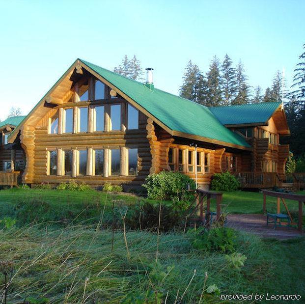 Bear Track Inn Густавус Экстерьер фото