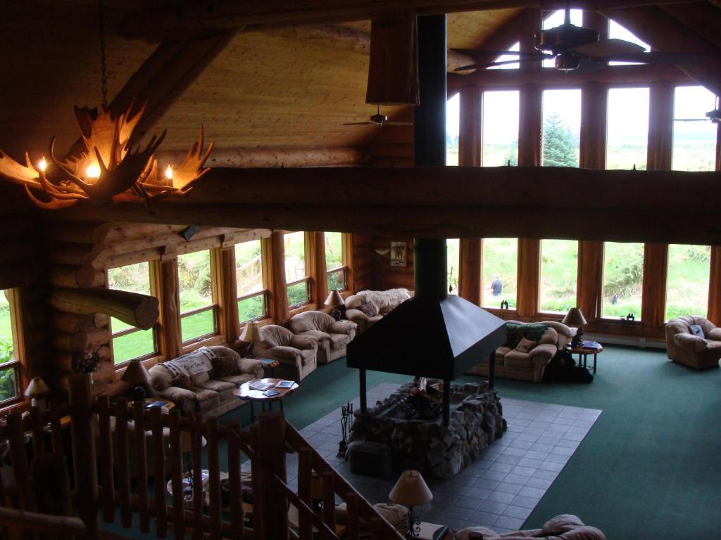 Bear Track Inn Густавус Экстерьер фото