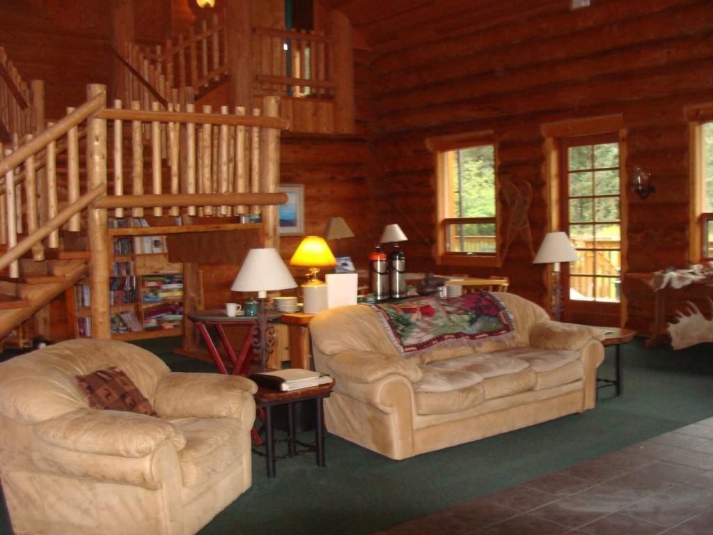 Bear Track Inn Густавус Экстерьер фото